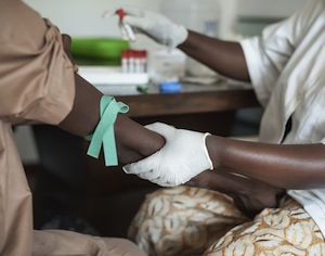 ebola, si salva un colpito su tre