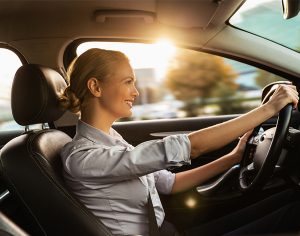 Lo sai che una corretta postura in auto riduce il rischio di traumi?