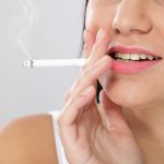 Cosa accade ai denti se fumo una sigaretta?