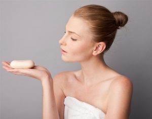 Perché il sapone può seccare la pelle?