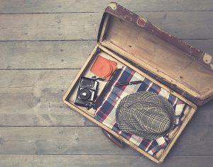 “Vacanze, sollevare valigie pesanti può provocare l’ernia”, vero o falso?