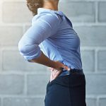 Mal di schiena, 8 miti da sfatare dall’attività fisica alla chirurgia