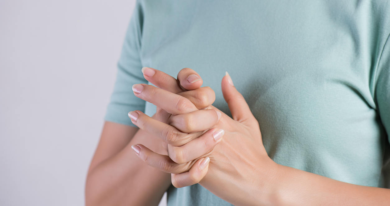 “Scrocchiare le dita della mano fa bene”, vero o falso? - Humanitas Salute