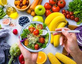 Perché bisognerebbe fare cinque pasti al giorno?